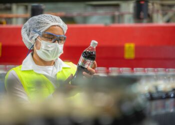Industria Mexicana de Coca-Cola reconoce labor de millones de mexicanos; suma a la campaña «Hecho en México»