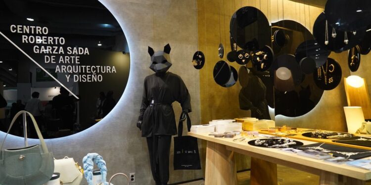 Destacan el arte y el diseño del talento UDEM en Semana de las Artes