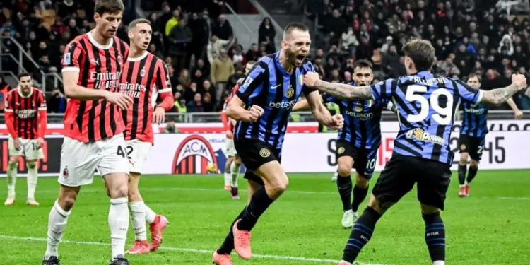 El Inter derrumba el muro del Milan con un empate