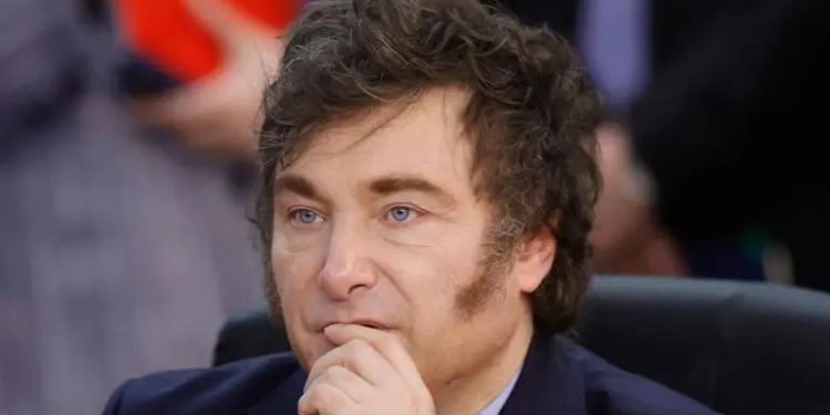 Oficina Anticorrupción investigará a Milei y gabinete por ‘criptofiasco’