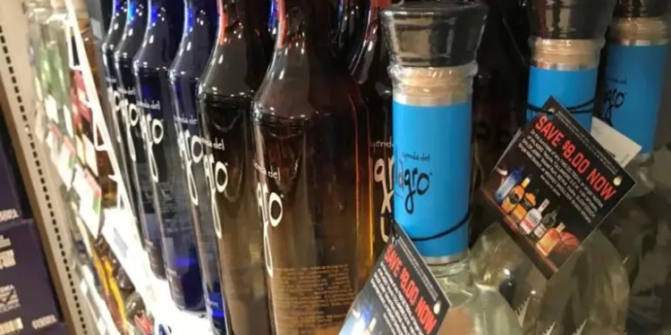 Tequileros formalizan a agricultores para evitar sobreproducción de agave