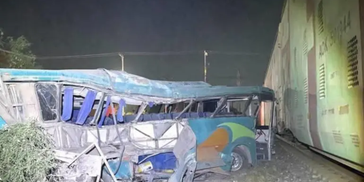 Conductor sobrevive milagrosamente tras choque en Hidalgo