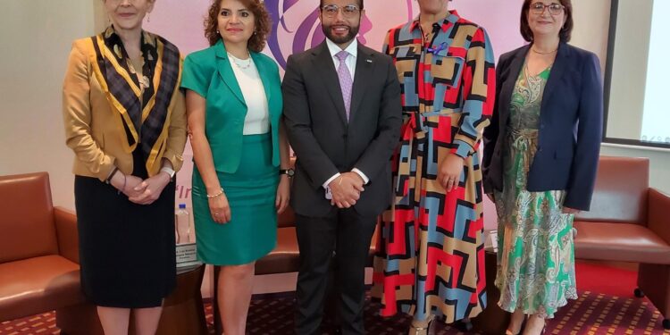 UN EJEMPLO DE FUERZA FEMENINA EN LA MEDICINA Cerca del 50% de los especialistas en otorrinolaringología y cirugía de cabeza y cuello en México, son mujeres