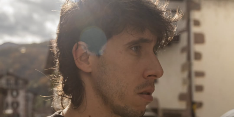 EL CANTANTE ESPAÑOL DE INDIE POP JAVI ROBLES PRESENTA SU SENCILLO “GUERRA MUNDIAL” EN MÉXICO