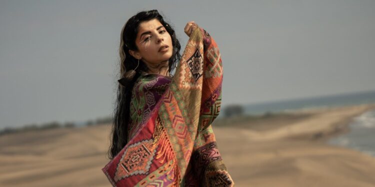 NIKKI FÖLK PRESENTA SU CANCIÓN «CANTO SAGRADO» UN RECORDATORIO DEL PRESENTE COMO ESPACIO SAGRADO