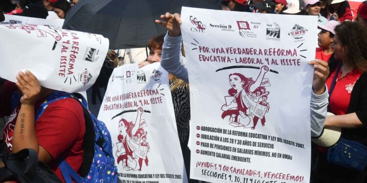 ‘Es su decisión’, dice Sheinbaum ante plantón y marchas de la CNTE en CDMX