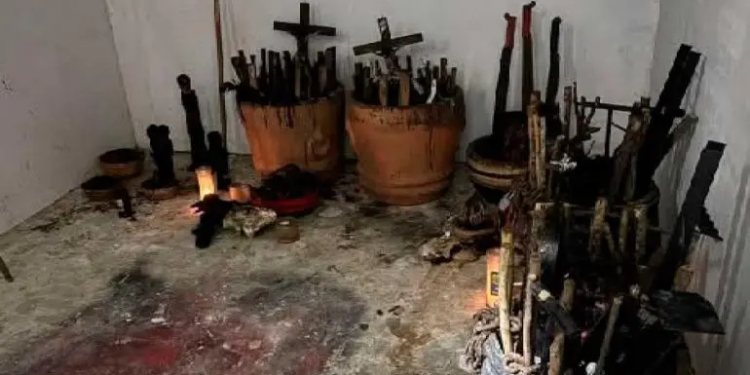 Hallan altar con cráneos humanos en casa de excolaborador de Cuauhtémoc Blanco