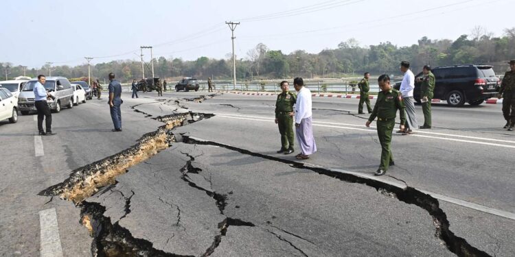 Más de mil 600 muertos por sismo en Myanmar y cifra sigue creciendo