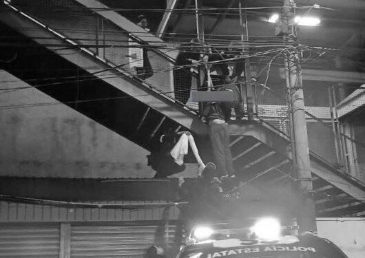 Hallan cuerpo colgado en escaleras del Metro Olímpica, Línea B