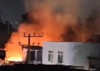 Incendio consume al menos cuatro hogares en Escuadrón 201