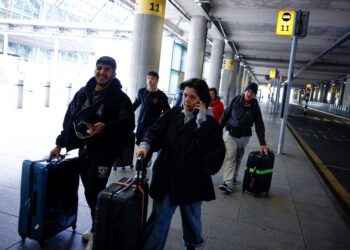 Incendio eléctrico paraliza el aeropuerto de Heathrow; afecta cientos de vuelos globales