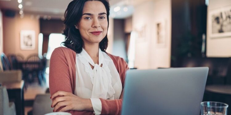 8M: Solo el 20% de las mujeres en bienes raíces tiene su propia agencia