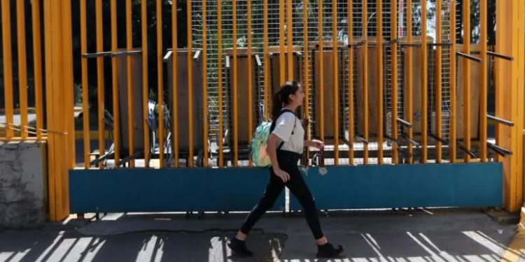 Alumnos del CCH Oriente inician paro indefinido por inseguridad