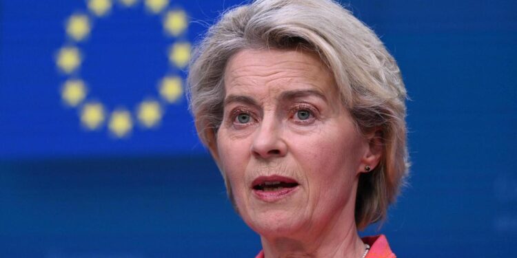 Von der Leyen pide a China negociar para evitar una escalada en la guerra comercial