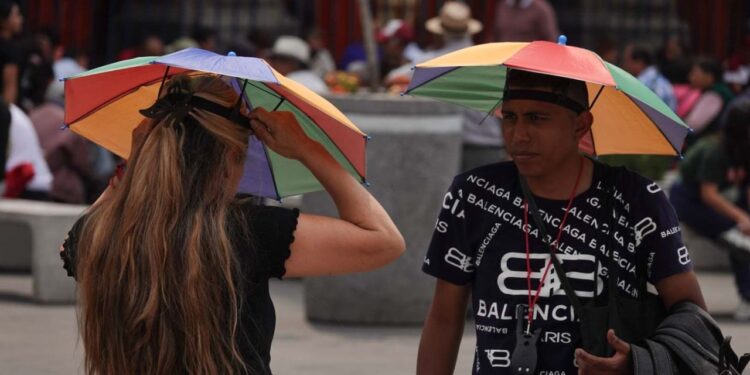Se espera ambiente caluroso y posibilidad de lluvias ligeras por la tarde en varios estados