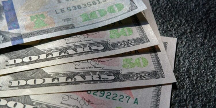 Se vende el Dólar en 20.47 pesos a la venta en bancos capitalinos de la CDMX