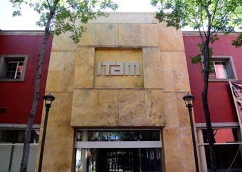 Alumnos del ITAM insisten en deficiencias pedagógicas e intereses ocultos en permanencia de profesora
