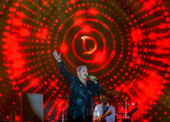 FESTEJAN 100 MIL PERSONAS EL DÍA DE LAS MADRES CON CONCIERTO DE LUPITA D’ALESSIO EN EL ZÓCALO