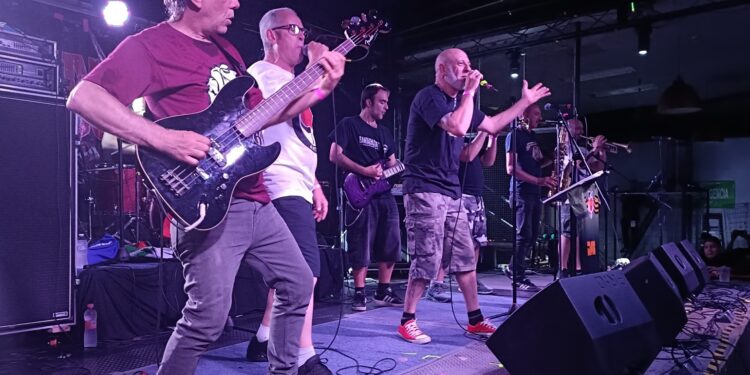 BANDA BASSOTTI HACE VIBRAR A LA CAPITAL MEXICANA EN EMOTIVO CONCIERTO