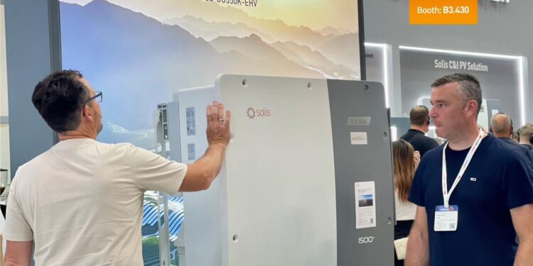 SOLIS LANZA IA PARA INDUSTRIA FOTOVOLTAICA EN INTERSOLAR EUROPA