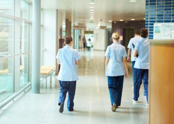 Tecmilenio celebra primera egresada certificada como Registered Nurse para trabajar en EE.UU.