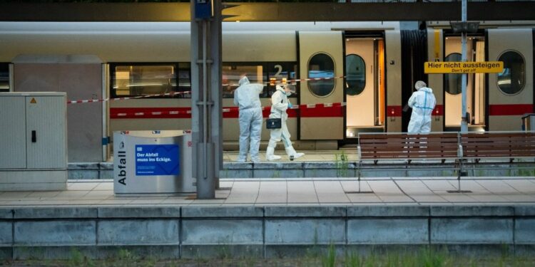 Actualizan a 18 el saldo de heridos por ataque con cuchillo en estación de tren en Alemania