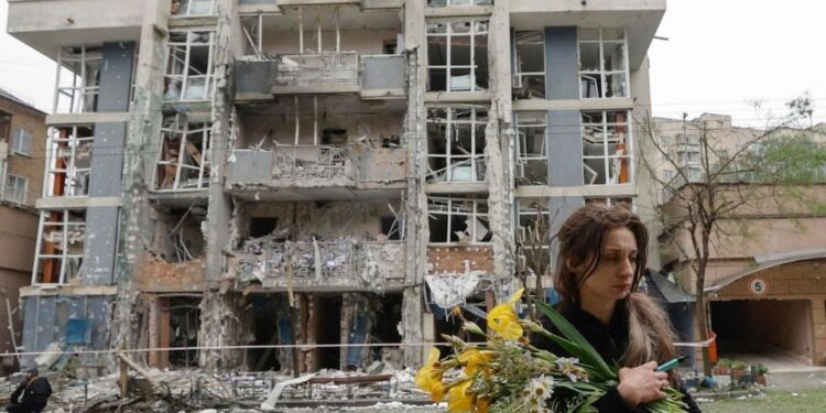 La paz no llega a Ucrania: Rusia lanza su mayor ataque aéreo; deja 12 muertos