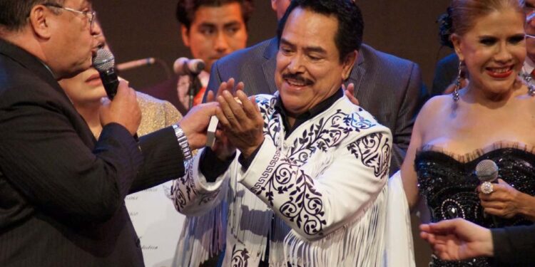 Lorenzo de Monteclaro no puede cantar en EE. UU. y cancela shows por problemas con visa