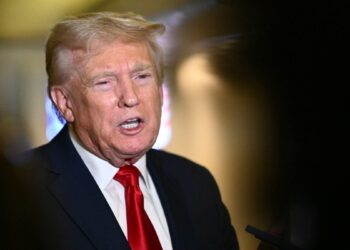 Rusia y Ucrania ya negocian fin de la guerra: Trump, tras llamada con Putin