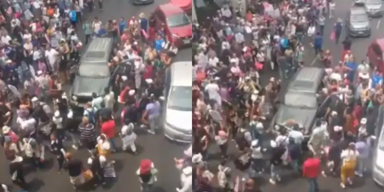 Auto intenta pasar a manifestantes en San Antonio Abad
