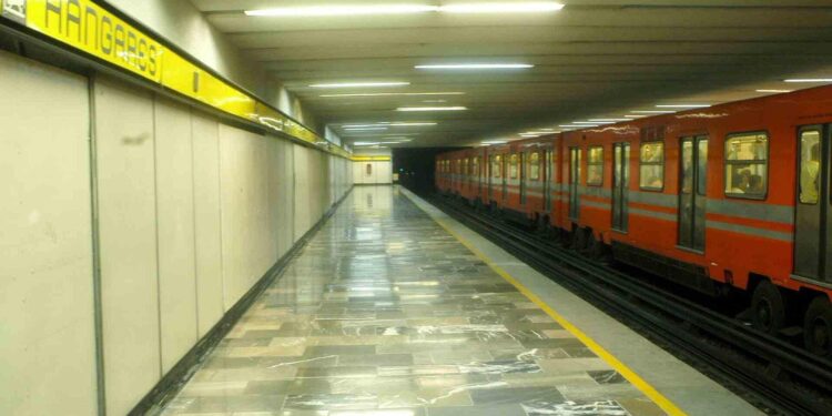 Metro cerrará tres estaciones cerca del AICM este viernes por bloqueos de la CNTE