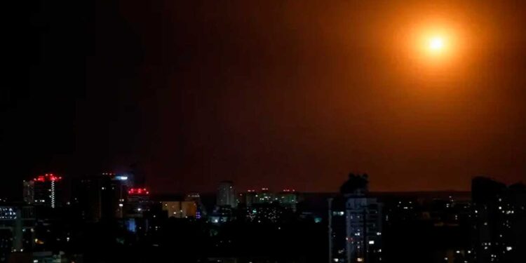 Irán ‘contraataca’: lanza misiles a bases de EU en Irak y Qatar