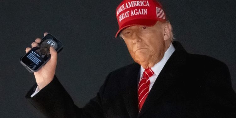 Donald Trump lanzará su propio celular dorado: esto se sabe del T1 Phone