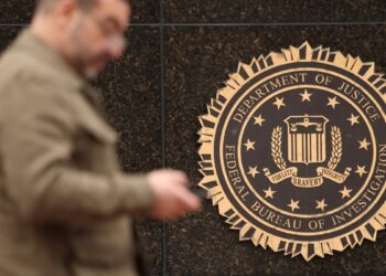Revela EU: hacker del Cártel de Sinaloa espió a funcionario del FBI; usó cámaras de la CDMX