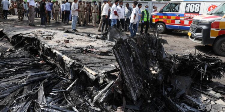 Encuentran 204 cadáveres tras estrellarse avión de Air India con destino a Londres