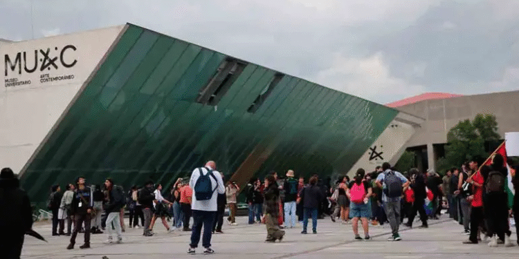 “Quemar libros es de fascistas”: Sheinbaum sobre violencia en la UNAM por marcha contra gentrificación