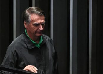 La Corte Suprema de Brasil impone a Bolsonaro la tobillera electrónica y le prohíbe usar redes sociales