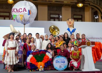 🎉 ¡Que viva Oaxaca! Guelaguetza 2025 llega a la mañanera con danza, cultura y solidaridad