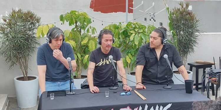 Un homenaje en vida: Pedro Andreu y el latido eterno del legado de Héroes del Silencio