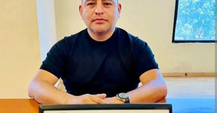 Asesor del alcalde de Naucalpan protege red de corrupción del ambulantaje