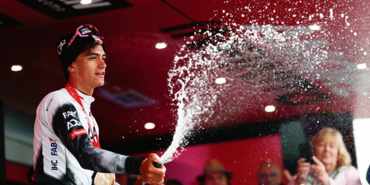 Isaac del Toro gana la cuarta etapa y se convierte en el nuevo líder del Tour de Austria 2025