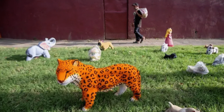 Artesanos de Puebla ‘conquistan’ con su arte y cultura las calles de Managua