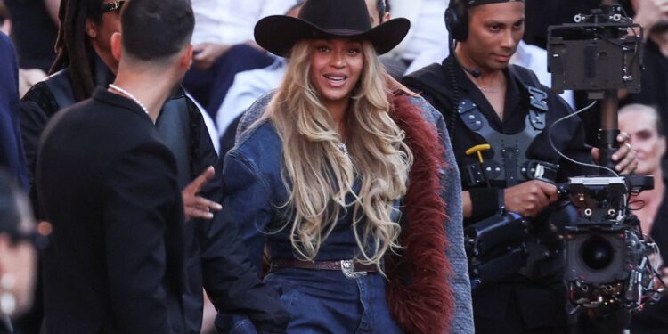 Roban música inédita de Beyoncé guardada en memorias USB que estaban dentro de un auto en EE.UU.