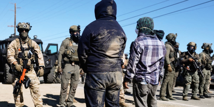 Trabajador mexicano se encuentra en estado crítico tras redada migratoria en granja de California