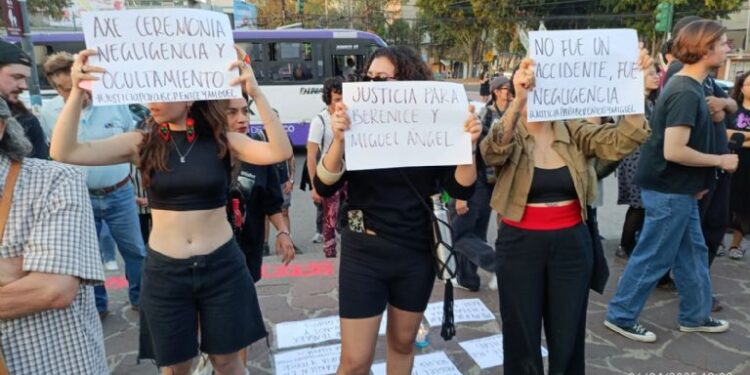 Familiares de fotógrafa fallecida en festival Ceremonia exigen imputar a Ocesa por colapso