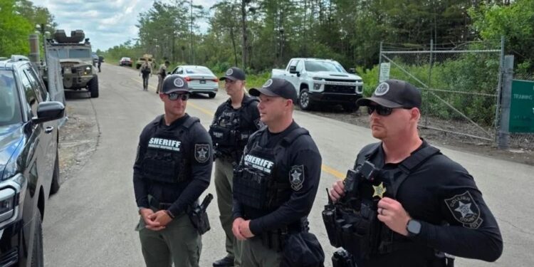 Gobierno de EU identifica fallas en programa de visas para niños migrantes; halla registros ligados a pandillas