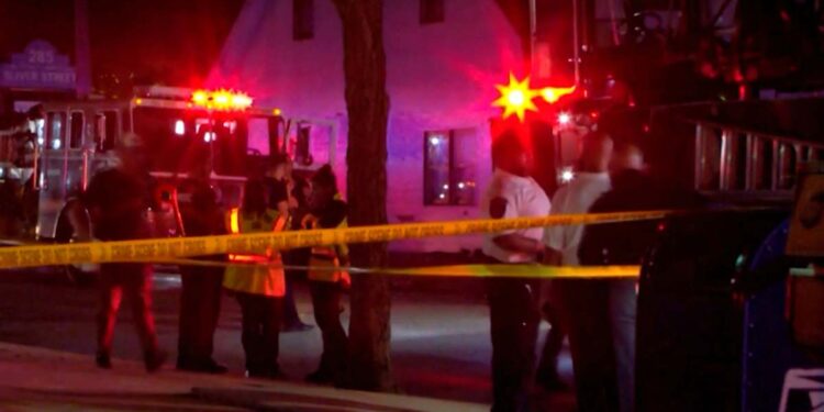 Luto en Massachusetts: mueren al menos 9 personas tras incendio en casa de ancianos