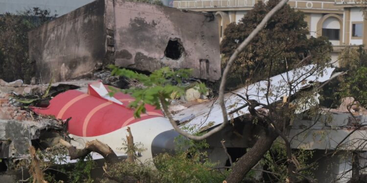 India ordena inspección a alimentación de combustible en aviones Boeing tras primer informe sobre tragedia en Ahmedabad