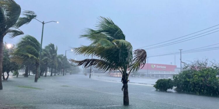 Martes de lluvias intensas en el sur de México y calor extremo en el norte