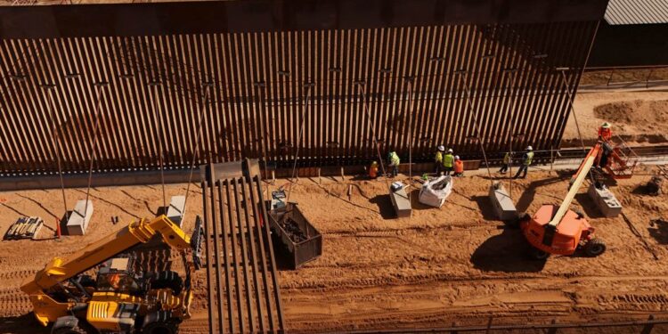 Reforzamiento fronterizo: levantan 11 km de muro más alto en EE. UU.